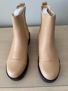 Journee Collection Mirette Beige Pull-On Bootie / Size  9.5 (New Never Worn)